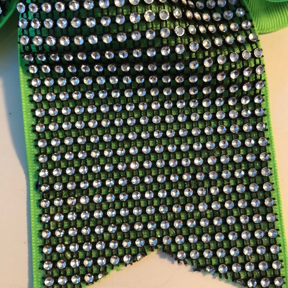Green sparkly bow!! - Picture 2 of 3